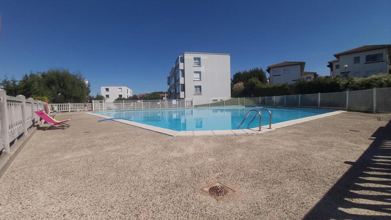 Appartement A Hendaye Avec Piscine Et A Cote De La Plage Luaran gambar